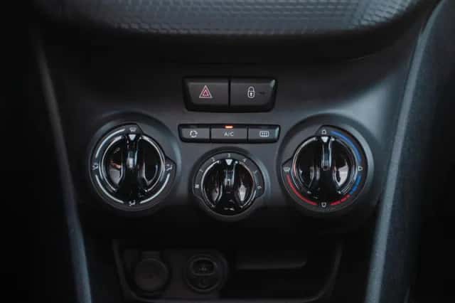 Peugeot 2008 (2016) thumbnail 19