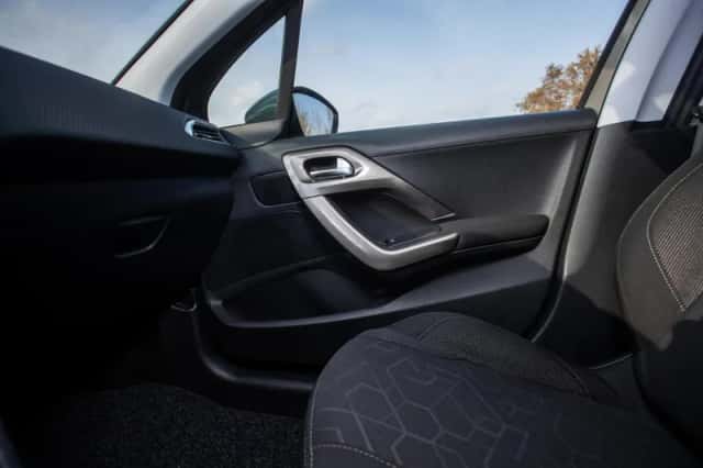 Peugeot 2008 (2016) thumbnail 21
