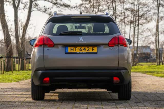 Peugeot 2008 (2016) thumbnail 9