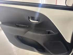 Toyota Aygo (2016) thumbnail 13