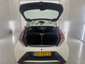 Toyota Aygo (2016) thumbnail 17