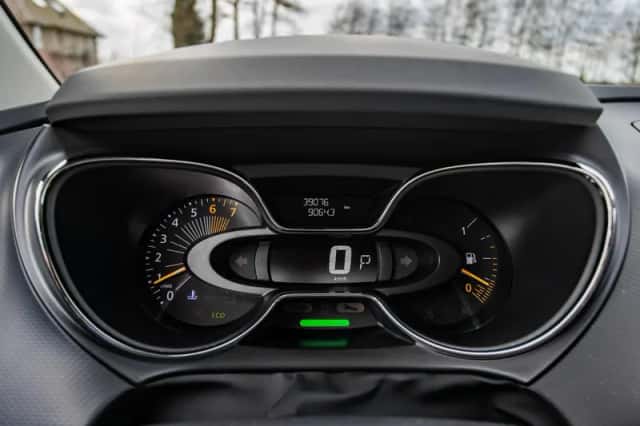 Renault Captur (2014) thumbnail 15