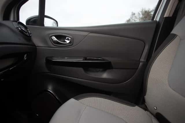 Renault Captur (2014) thumbnail 18