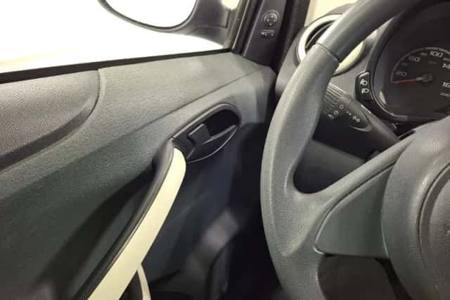 Ford Ka (2012) thumbnail 11