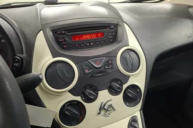 Ford Ka (2012) thumbnail 12