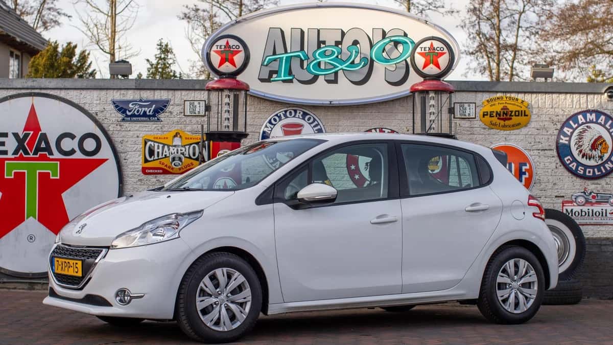 Peugeot 208 (2014) — foto 1