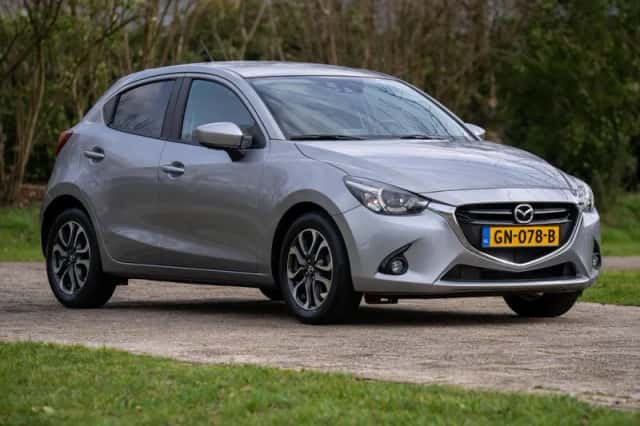 Mazda 2 (2015) thumbnail 2