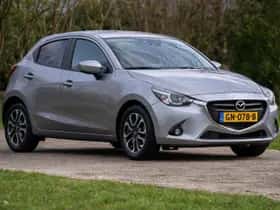 Mazda 2 (2015) thumbnail 2