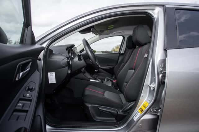 Mazda 2 (2015) thumbnail 11