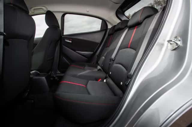 Mazda 2 (2015) thumbnail 13