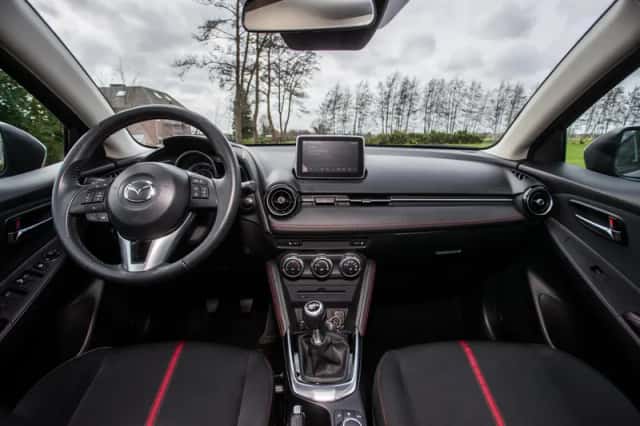 Mazda 2 (2015) thumbnail 15