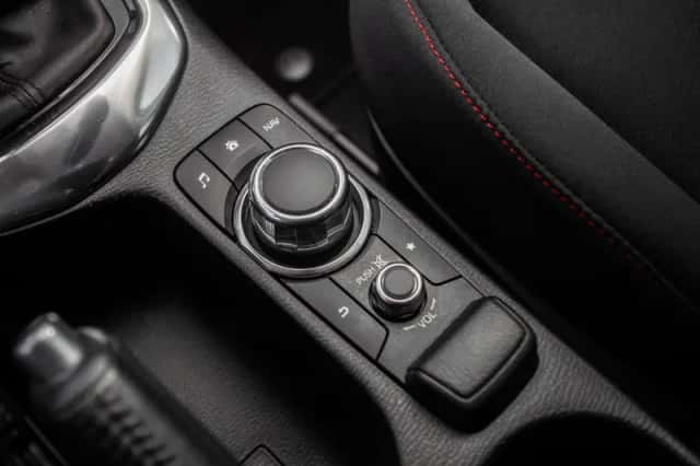 Mazda 2 (2015) thumbnail 16