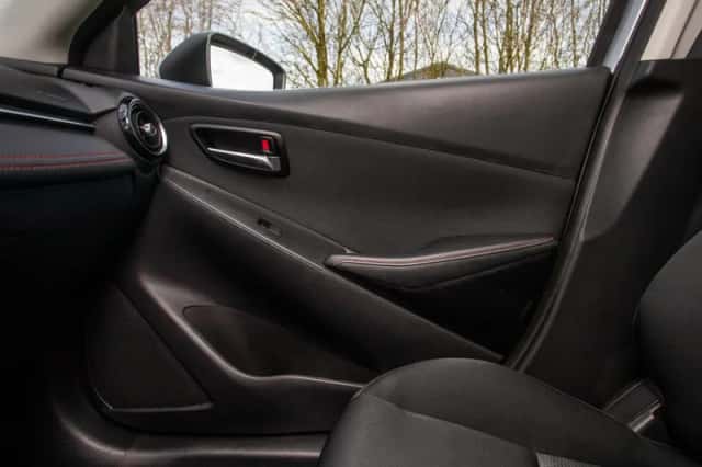 Mazda 2 (2015) thumbnail 21