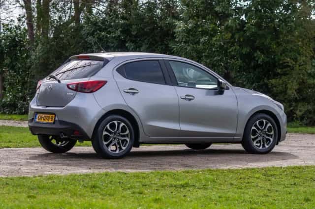 Mazda 2 (2015) thumbnail 4
