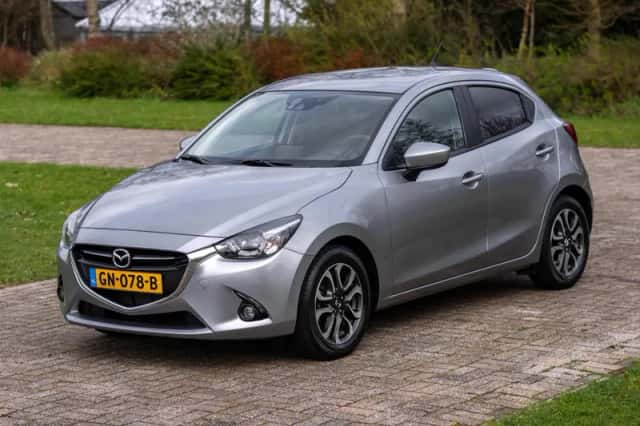 Mazda 2 (2015) thumbnail 8