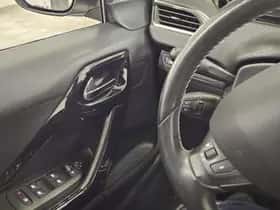Peugeot 208 (2016) thumbnail 9