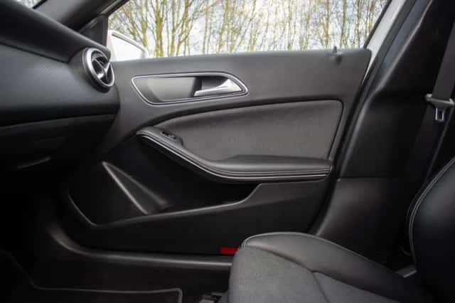 Mercedes-Benz A-Klasse (2016) thumbnail 17