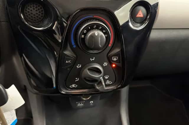 Peugeot 108 (2015) thumbnail 10