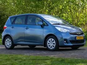 Toyota Verso-S (2013) thumbnail 2