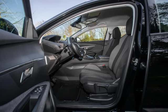 Peugeot 3008 (2018) thumbnail 11