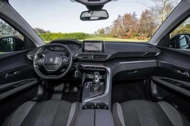 Peugeot 3008 (2018) thumbnail 15