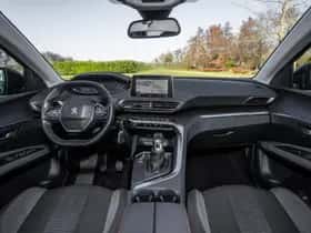 Peugeot 3008 (2018) thumbnail 15