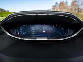 Peugeot 3008 (2018) thumbnail 16
