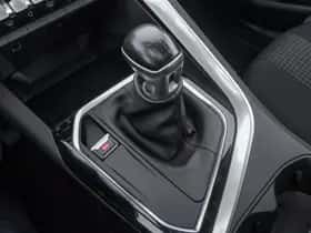 Peugeot 3008 (2018) thumbnail 18