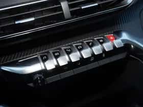 Peugeot 3008 (2018) thumbnail 19