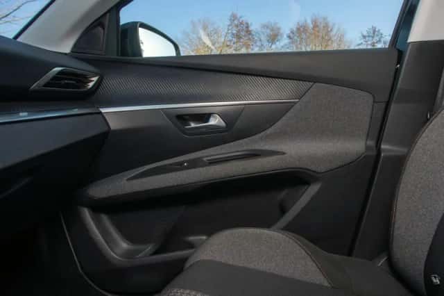 Peugeot 3008 (2018) thumbnail 20