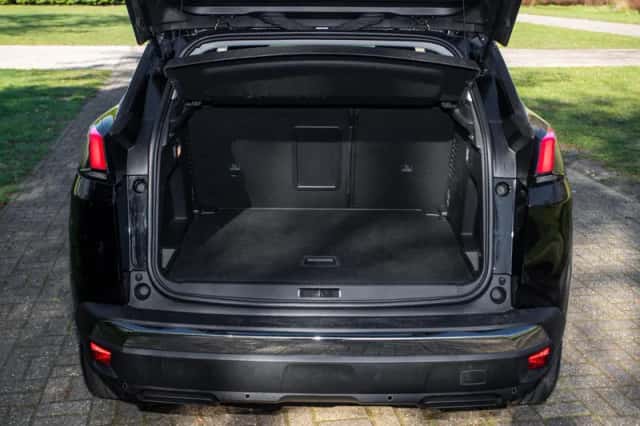 Peugeot 3008 (2018) thumbnail 21