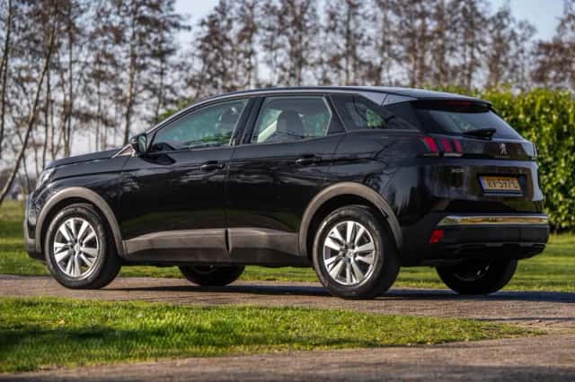 Peugeot 3008 (2018) thumbnail 4