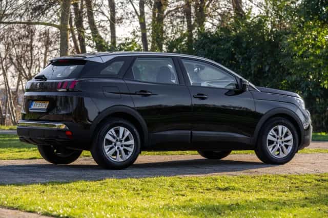 Peugeot 3008 (2018) thumbnail 5