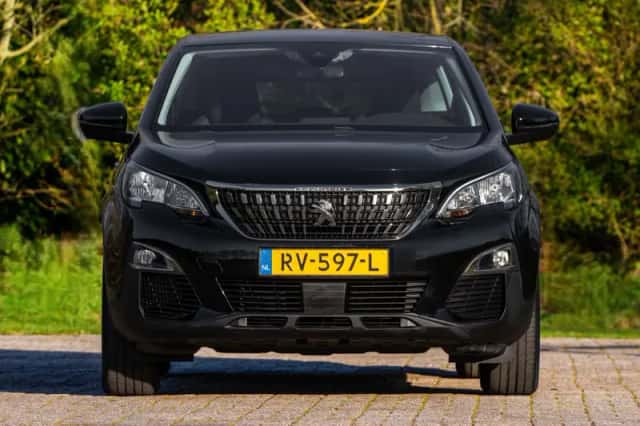 Peugeot 3008 (2018) thumbnail 8