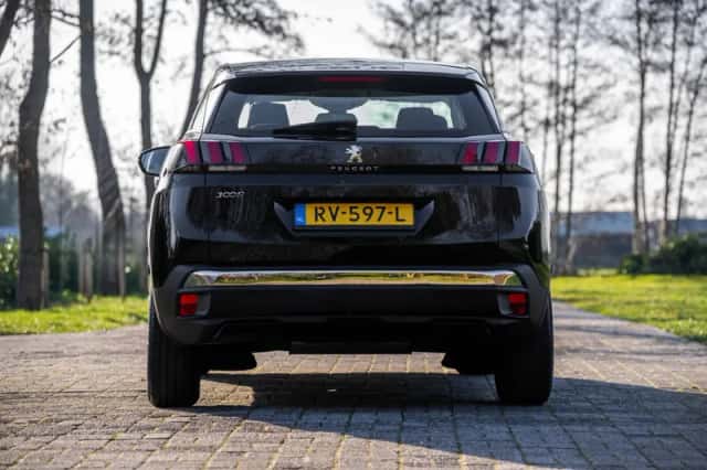 Peugeot 3008 (2018) thumbnail 9