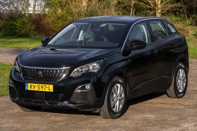 Peugeot 3008 (2018) thumbnail 10