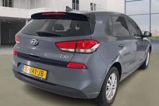 Hyundai i30 (2019) thumbnail 3
