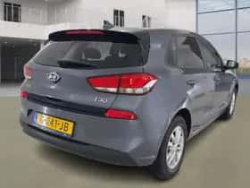 Hyundai i30 (2019) thumbnail 3