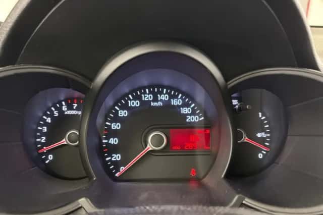 Kia Picanto (2013) thumbnail 11