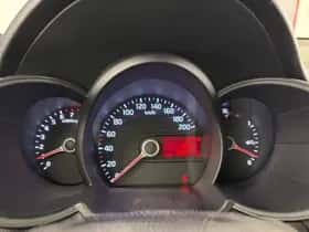 Kia Picanto (2013) thumbnail 11