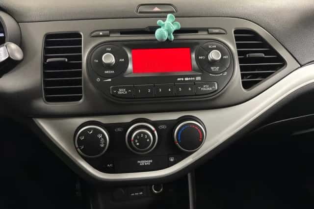 Kia Picanto (2013) thumbnail 9