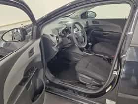 Chevrolet Aveo (2012) thumbnail 6