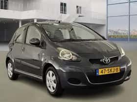 Toyota Aygo (2011) thumbnail 2