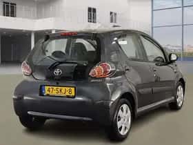 Toyota Aygo (2011) thumbnail 3