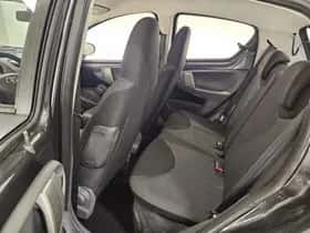 Toyota Aygo (2011) thumbnail 7