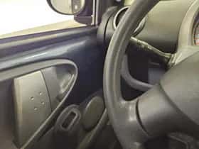 Toyota Aygo (2011) thumbnail 9