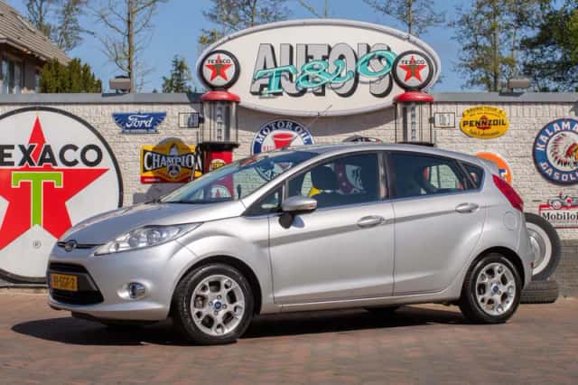 Ford Fiesta (2011) thumbnail 1
