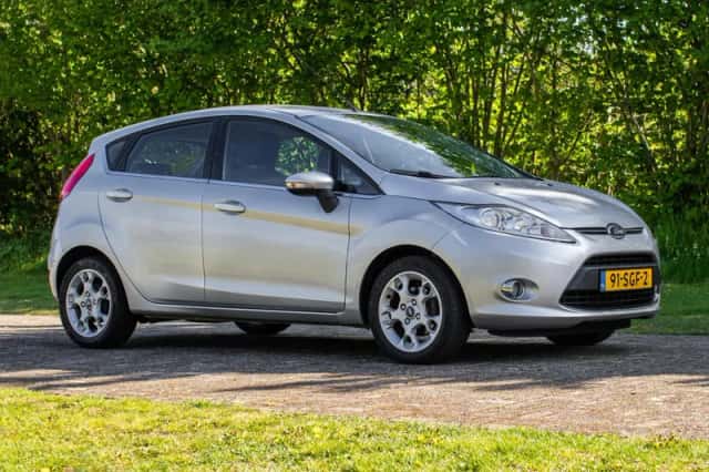 Ford Fiesta (2011) thumbnail 2