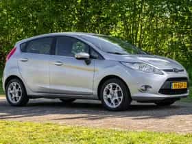 Ford Fiesta (2011) thumbnail 2