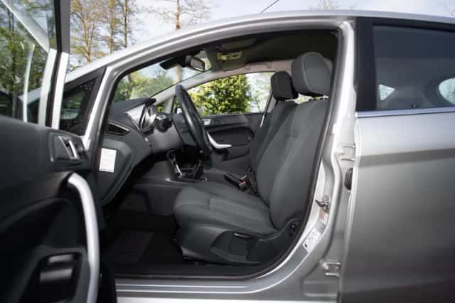 Ford Fiesta (2011) thumbnail 11